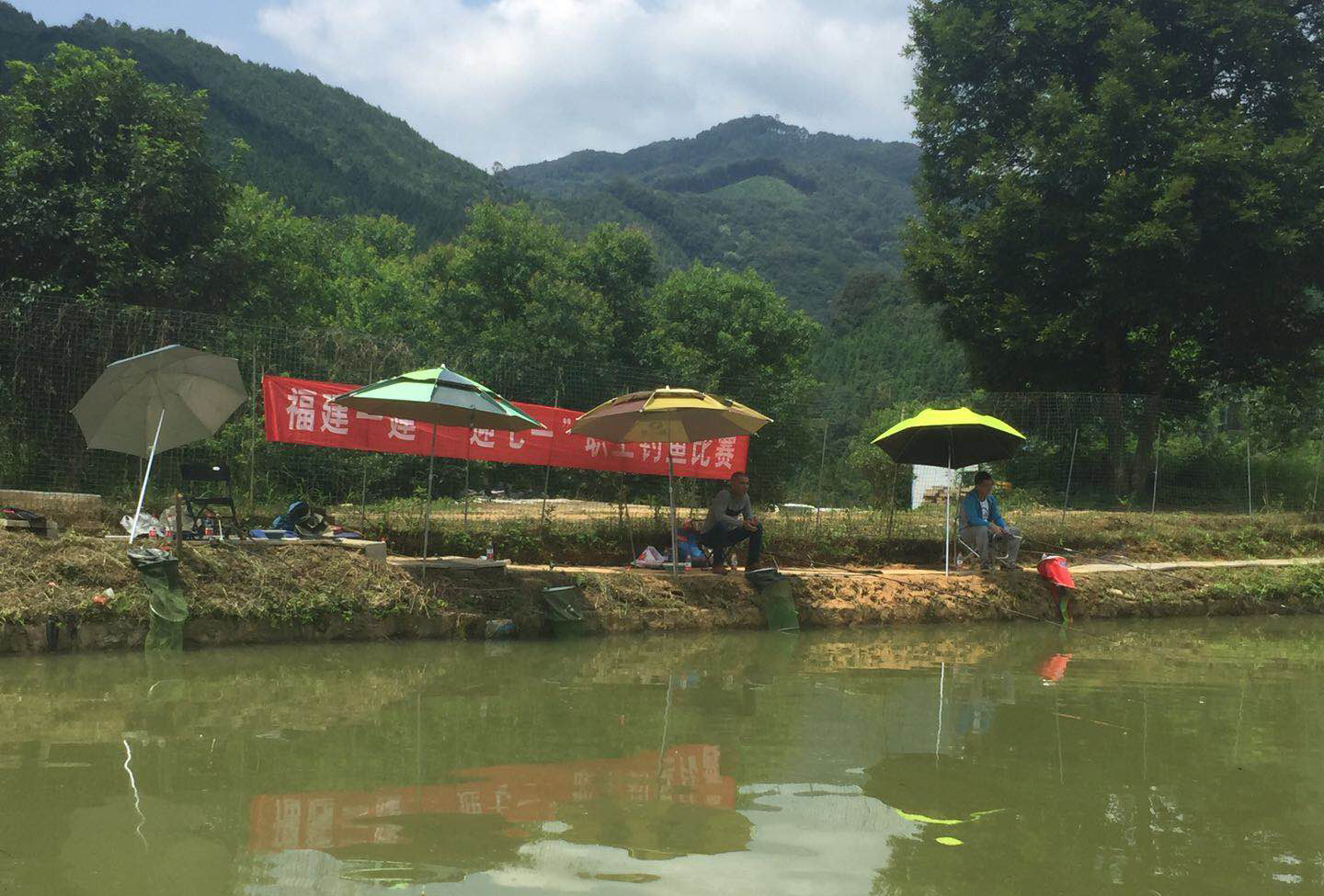 职工垂钓角逐1.jpg